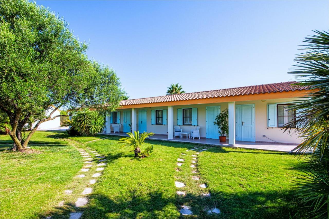 Agriturismo Is Cortillaris Càbras Екстериор снимка