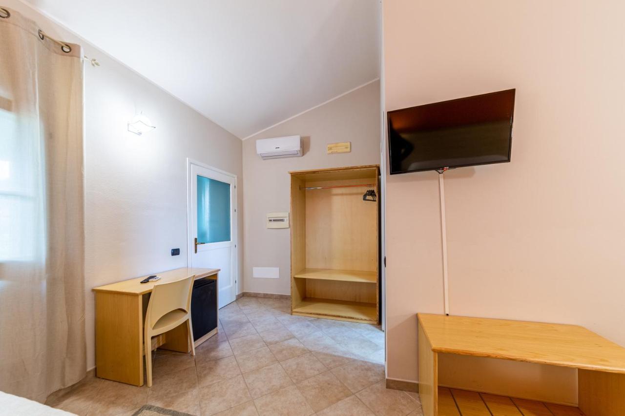 Agriturismo Is Cortillaris Càbras Екстериор снимка
